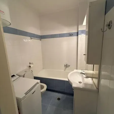Accessible 2-bedroom 75m2 With Veranda And Parking * Athens