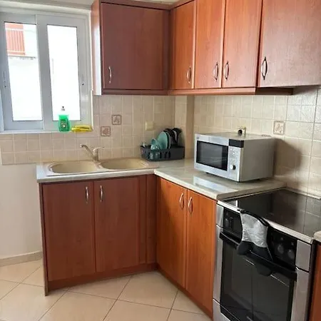 Accessible 2-bedroom 75m2 With Veranda And Parking Apartment *
