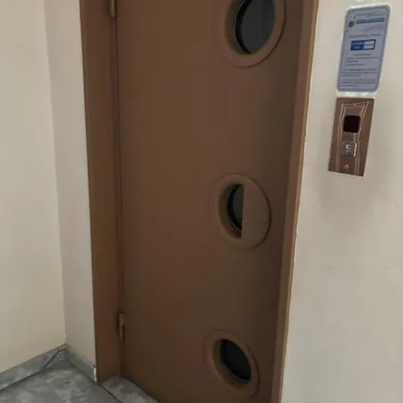 Accessible 2-bedroom 75m2 With Veranda And Parking Apartment *