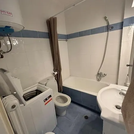 Accessible 2-bedroom 75m2 With Veranda And Parking Apartment Athens